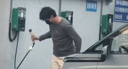 网友偶遇胡歌开宏光Air EV：五菱汽车在线求代言