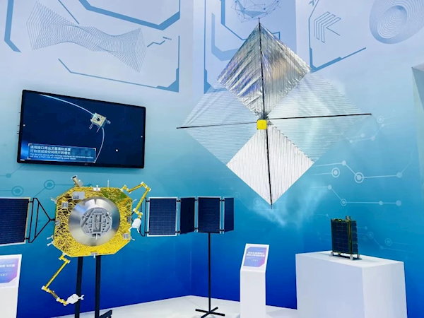 我国“太空加油车”亮相航展：能为在轨卫星补加燃料 一次26颗