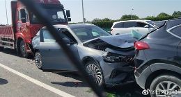 岚图FREE被大货车追尾连撞五车 车主：人没事、再买一台！