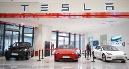 特斯拉Model S Plaid江西首秀 新款车型亮相南昌