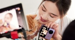 vivo X Flip真机亮相：超大外屏+紫色菱格纹设计 外观设计尽显精致