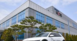 现代摩比斯已开发出全球首款车用可卷曲显示屏 展开后最大30英寸