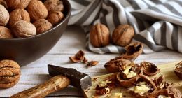 洽洽离年轻人更近了，陈先保离百亿KPI呢？