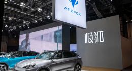 极狐汽车一年半亏超39亿深陷资不抵债 走小众路线8个月交付1.2万辆不及头部单月