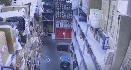 作家妻子菜鸟驿站取件时摔成重伤，涉事驿站目前仍无整改