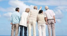 “一键救命”的银龄守护卡，守护1.3亿空巢老人的岁月静好