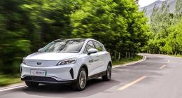 一年卖了143万辆，创历史新高，吉利高层却集体反思？