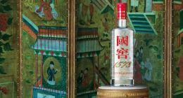 提价库存高企、降价股价崩溃，泸州老窖“进退两难”