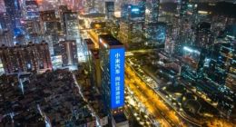 小米向中国新能源汽车先行者致敬，吉利高管：人要是总想着致敬别人也没啥出息