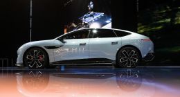 长安「炮轰」华为智选车模式，短暂失速的阿维塔要重回正轨