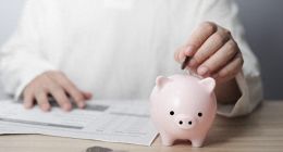 轻松筹捐款20元实付23元，被指诱导捐款者购买额外医疗服务