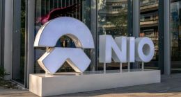 毛利率大幅走低，蔚来再亏207亿