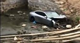 小鹏P7又“火了”！拖车上起火，拖车司机紧急弃车逃命