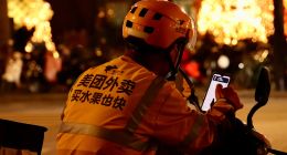 刘强东撒钱救京东？