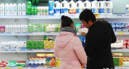 蒙牛净利润下滑，同步官宣换帅，与伊利差距越来越大