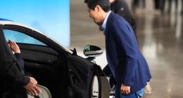 小米SU7车主发文称自动泊车撞柱子！事故当天刚刚提车