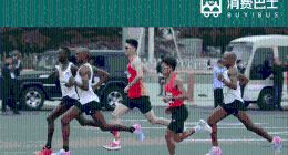 半马受争议，特步Hin焦虑 | 消费巴士