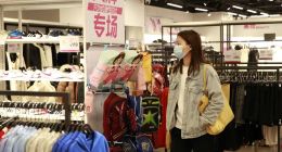 年轻人抛弃野性消费，线上线下奥莱一年卖出3600亿