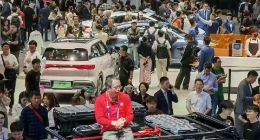 周鸿祎车展“红”过雷军：智己、哪吒们为何没有小米的命