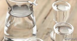 读财报丨泸州老窖重回前三一步之遥，借贷百亿搞扩张能顶用吗？