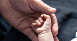 被曝光后，小红书上仍有内容指向非法“领送养”