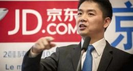 京东掉队，“兄弟”挨批