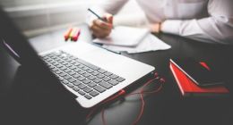 极氪汽车IPO后首份季报“出炉”，总交付3.3万余辆 亏损超20亿元