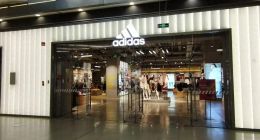 自称阿迪达斯员工举报：中国区高管与明星伪造合同……