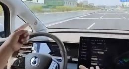 网传腾势销售要求试驾用户双手离开方向盘，智驾失误导致车辆追尾