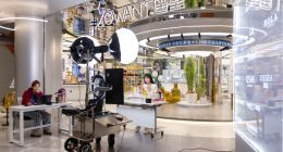 直播红海中遥望科技裸泳现身？