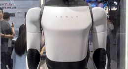 后空翻、打太极、烤面包，人形机器人集体“整活儿” ，你最想带哪款回家？