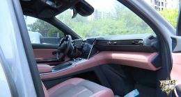 男子开蔚来车撞断路灯杆，安全气囊一个未弹出，“简直是在谋财害命”