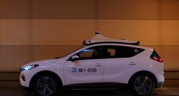 萝卜快跑回应一家4口乘车提示超载：4人乘车不符合目前行驶需求