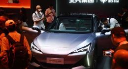 自燃、亏损、漠视安全？极狐汽车何日能翻身