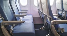 国航首架C919国产大飞机座舱细节：配有手机支架、60W USB-C接口