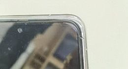 折叠屏手机延保期内出现黑屏 华为因机身有划痕拒绝免费维修