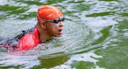 张朝阳直播游泳备战“跨海行动” 称要恢复肌肉记忆