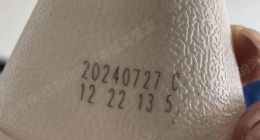 新买的伊利酸奶却喝出霉菌，食品安全问题再引热议