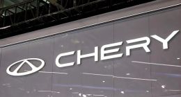 奇瑞狼性标语引争议，揭秘车企高效背后的辛酸