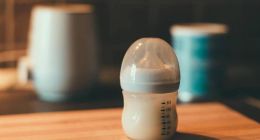 被消费者投诉奶粉吃出虫子！飞鹤数字化狂奔之路不能忘了产品质量