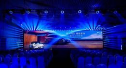 全球首款AI汽车小鹏P7+首秀亮相，开启AI汽车时代