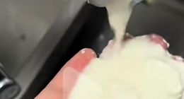 消费者直播间购买认养一头牛变“豆腐脑”，喝到一半上吐下泻