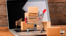 单飞100天，董宇辉陷多事之秋：带货产品频遭打假，“文化人”人设屡翻车