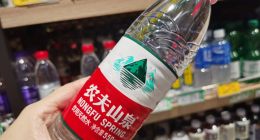 农夫山泉的瓶装水，不能躺在“功劳簿”上