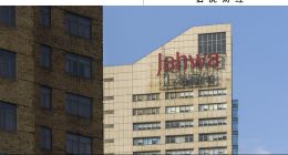 国货美妆“老大哥”，来到悬崖边