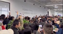 极越员工围堵CEO夏一平，消息称公司业务停滞多部门就地解散