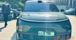 西安一市民46万买了理想汽车 正开着系统突然升级停在街头