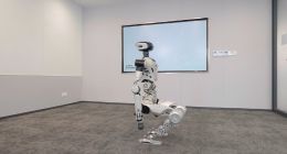 逐际动力发布全尺寸人形技术demo：可“亚洲蹲”、360°胯关节旋转