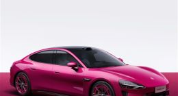 小米SU7汽车限量版璀璨洋红亮相，限定系列同步发布