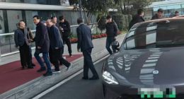 雷军坐着小米su7到访宁德时代 曾毓群接待